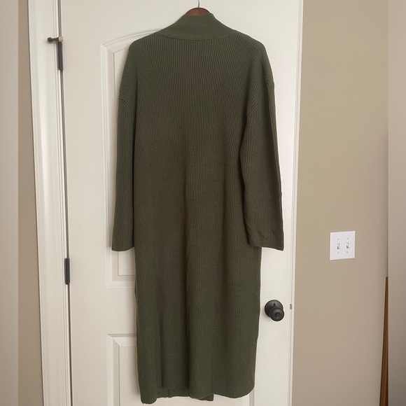 Fashion to Figure Sweater/Dress/Cardigan. Green. Size 2 - Picture 3 of 7